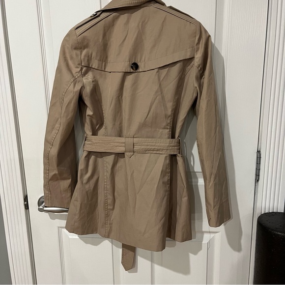 Reitmans beige color belted coat size 5 - Picture 6 of 10